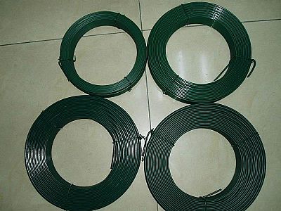 包塑絲加工成為勾花網后表面有灰塵及易除掉污垢物的